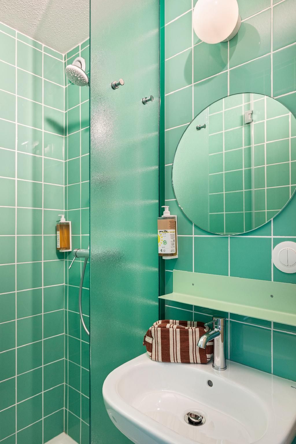 greet Hotel Nice Aéroport Promenade des Anglais POP Room with 2 single beds ad 1 single bunk be d 3