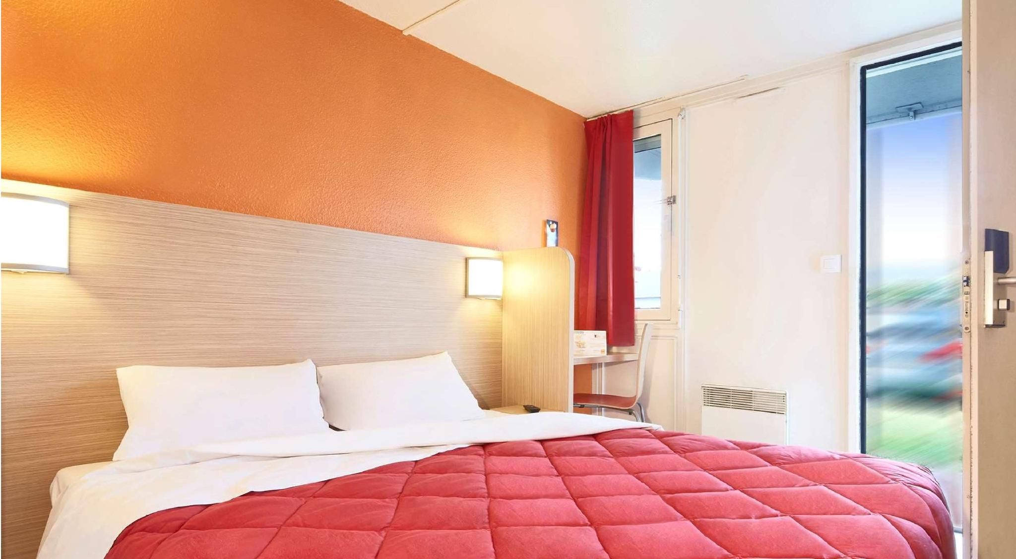 Premiere Classe Plaisir Triple Room - 3 Single Beds 2