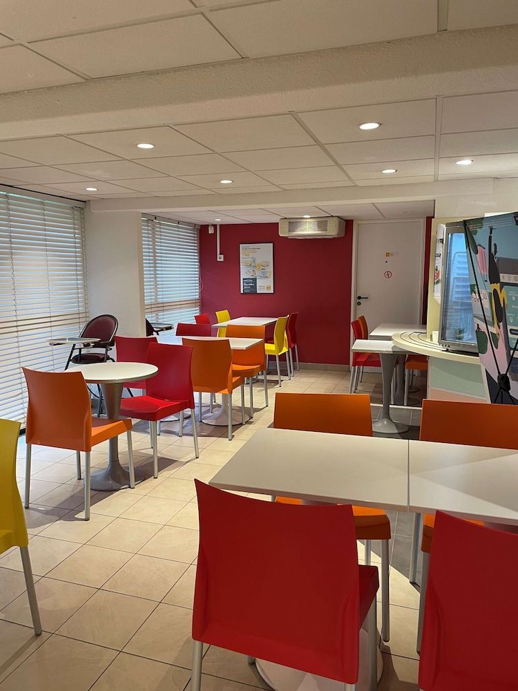 Première Classe Metz Nord - Sémécourt Standard Room, Multiple Beds (1 Double and 1 Single bed) 9