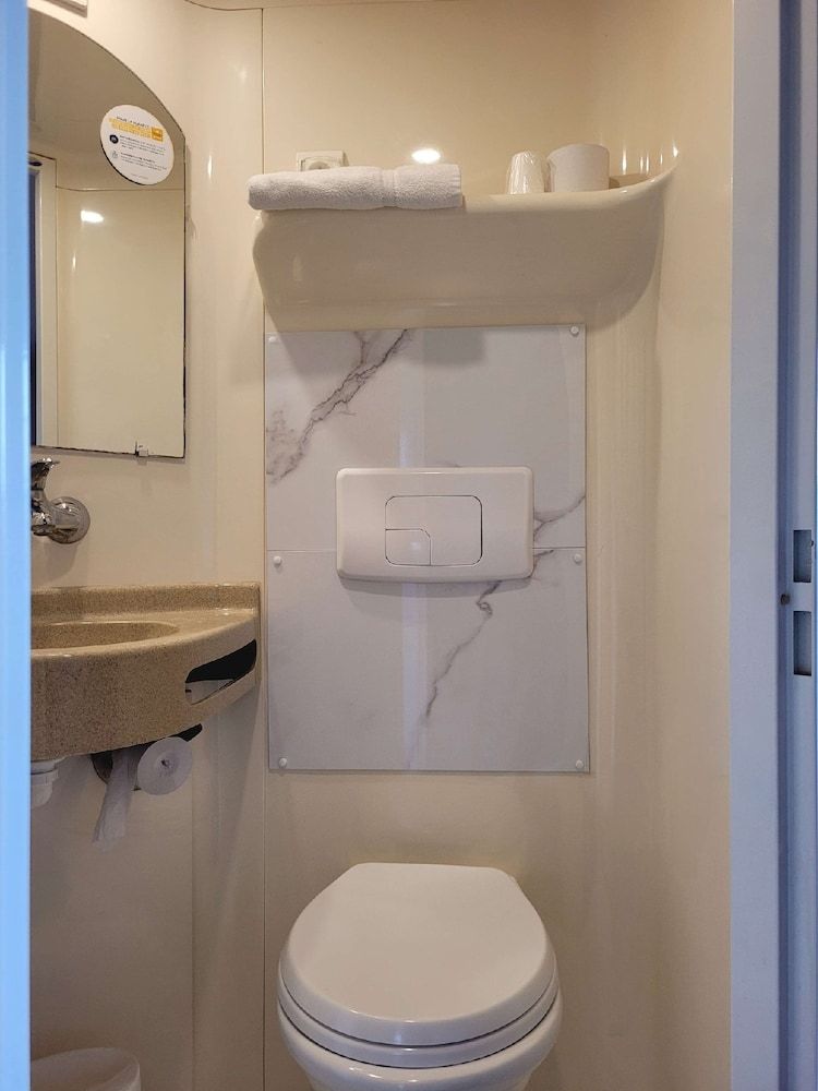 Première Classe Metz Nord - Sémécourt Standard Room, Multiple Beds (1 Double and 1 Single bed) 4