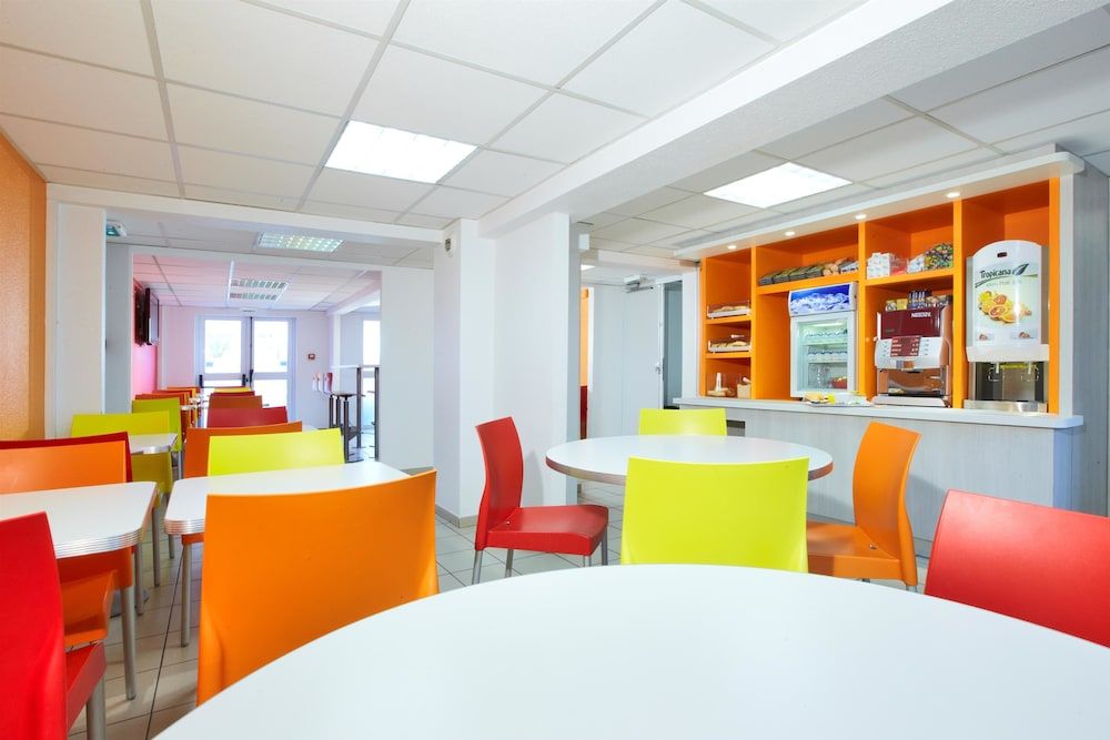 Première Classe Metz Nord - Sémécourt Standard Room, Multiple Beds (1 Double and 1 Single bed) 7