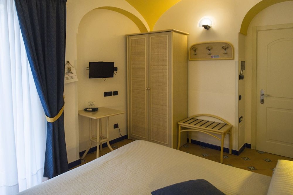 Hotel Bellevue Suite Standard Double Room (No sea view) 3