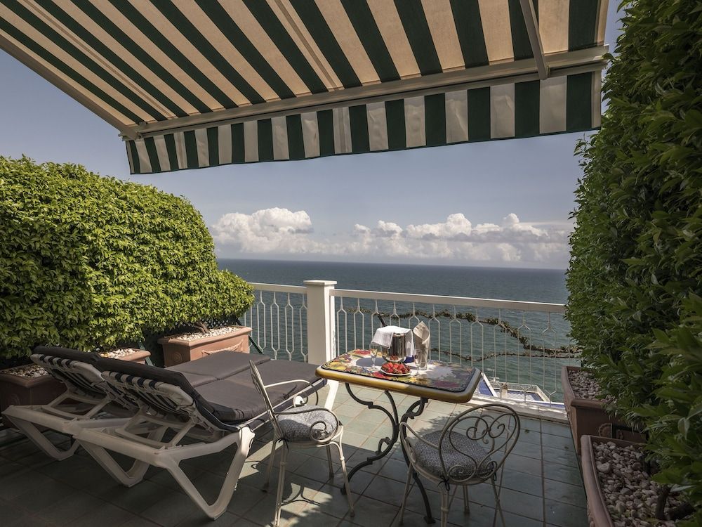 undefined Hotel Bellevue Suite