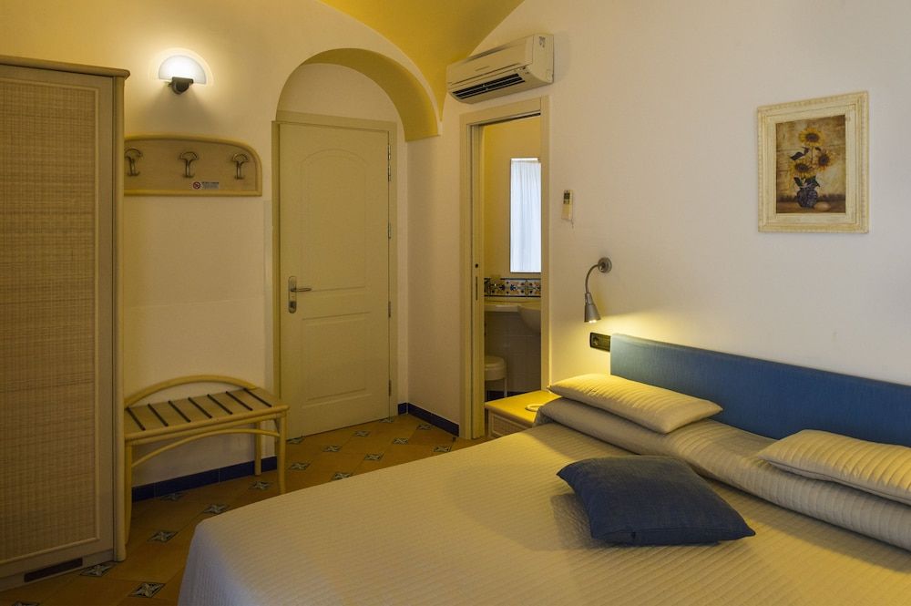 Hotel Bellevue Suite Standard Double Room (No sea view) 4