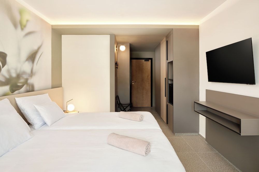 Connecting Room, Balcony, Partial Sea View