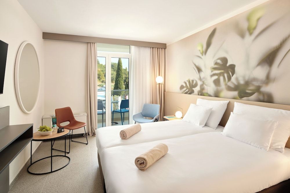 Connecting Room, Balcony, Partial Sea View