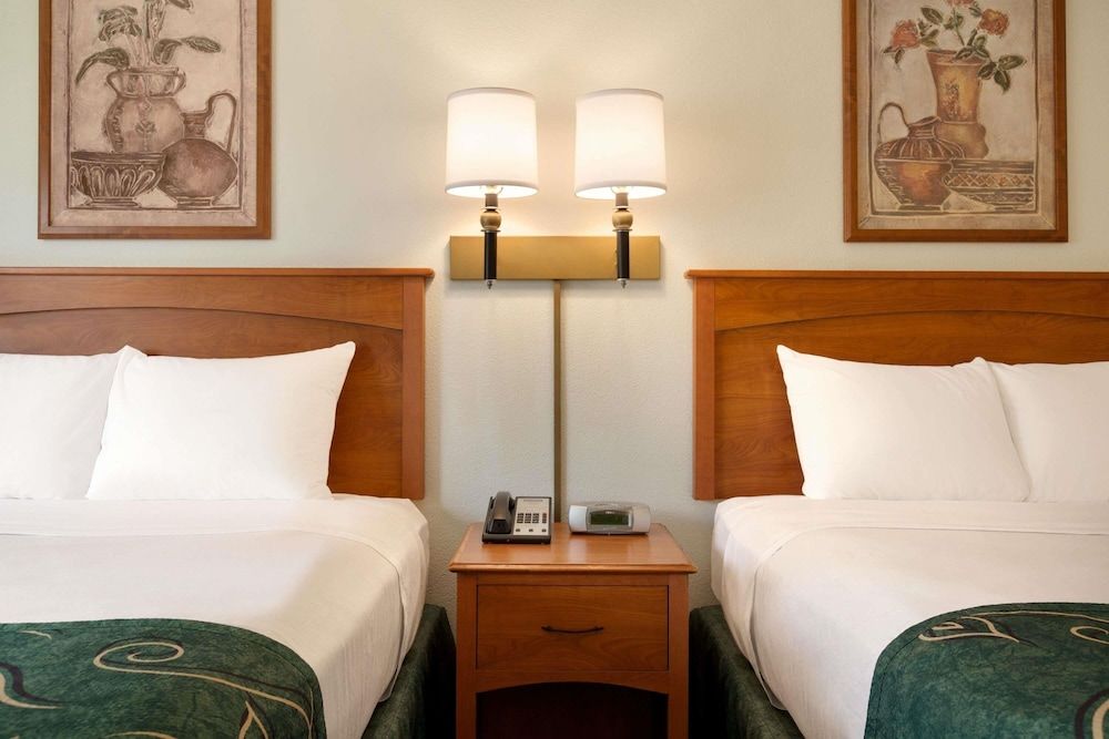 Room, 2 Queen Beds, Non Smoking