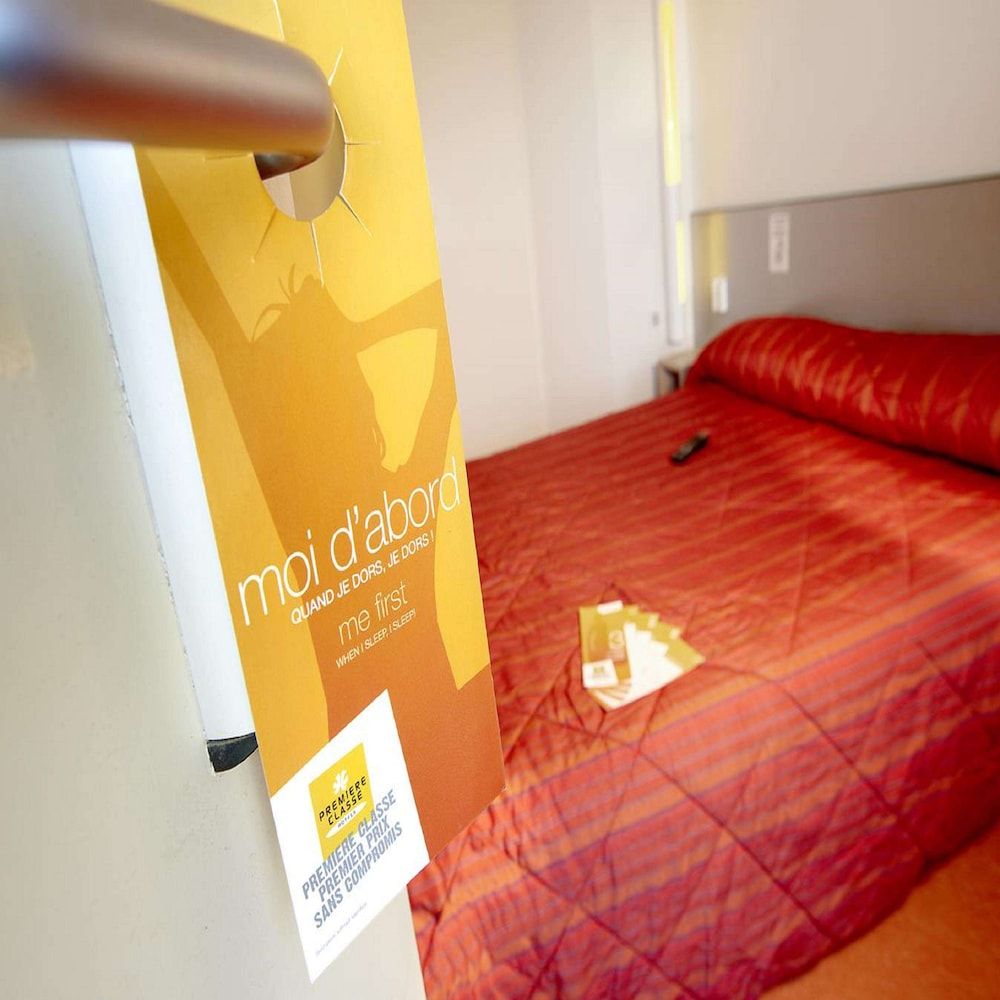 Hotel Première Classe Salon De Provence Standard Room, Multiple Beds (1 Double and 1 Single bed) 3