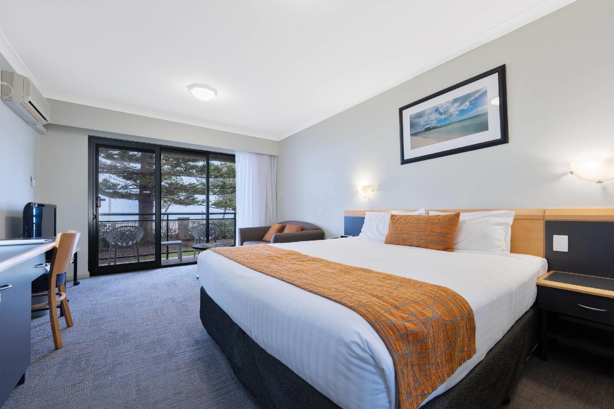 1 King Bed, Nonsmoking