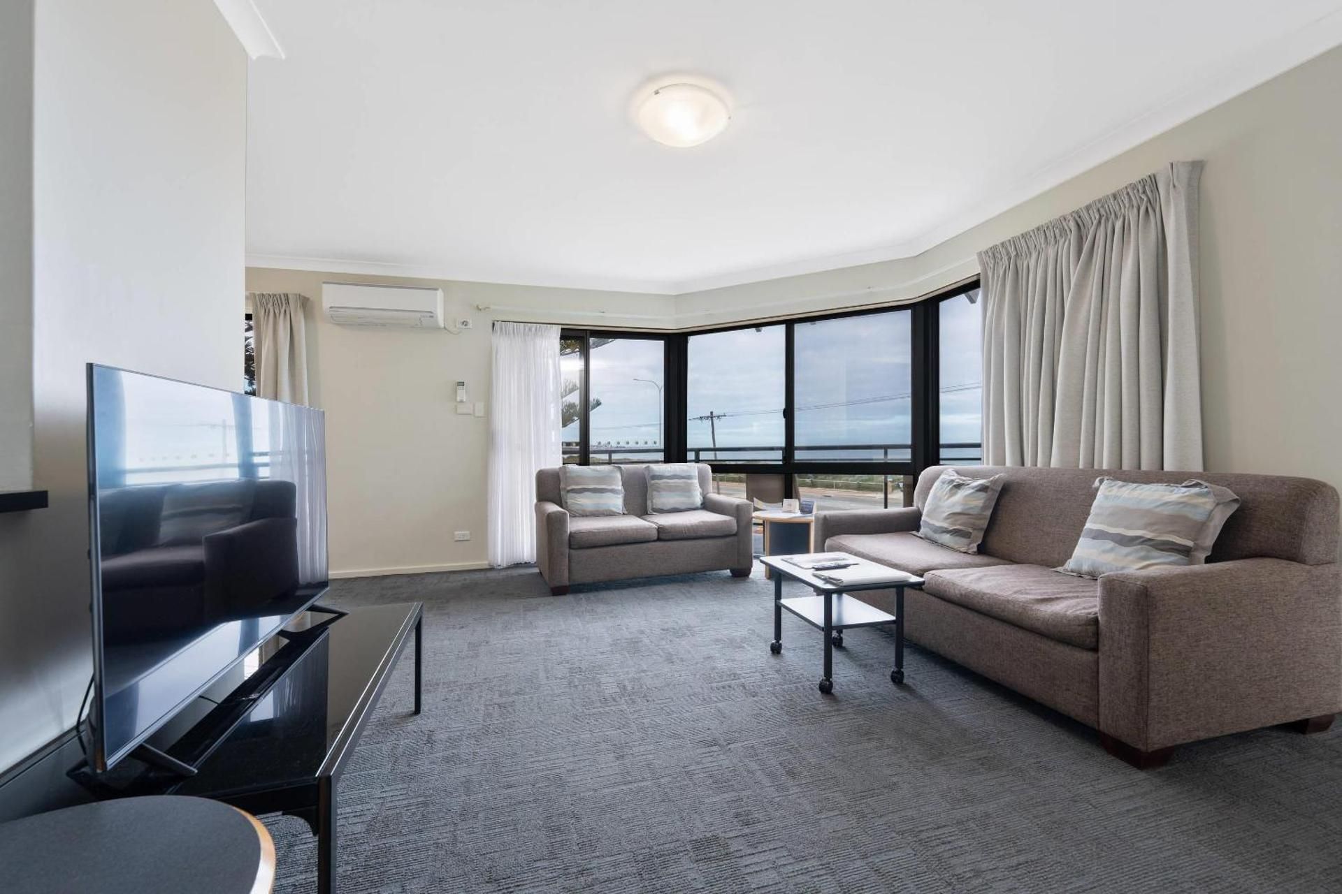 1 Queen Bed, 4 Single Beds, Suite, Nonsmoking, Upgrade