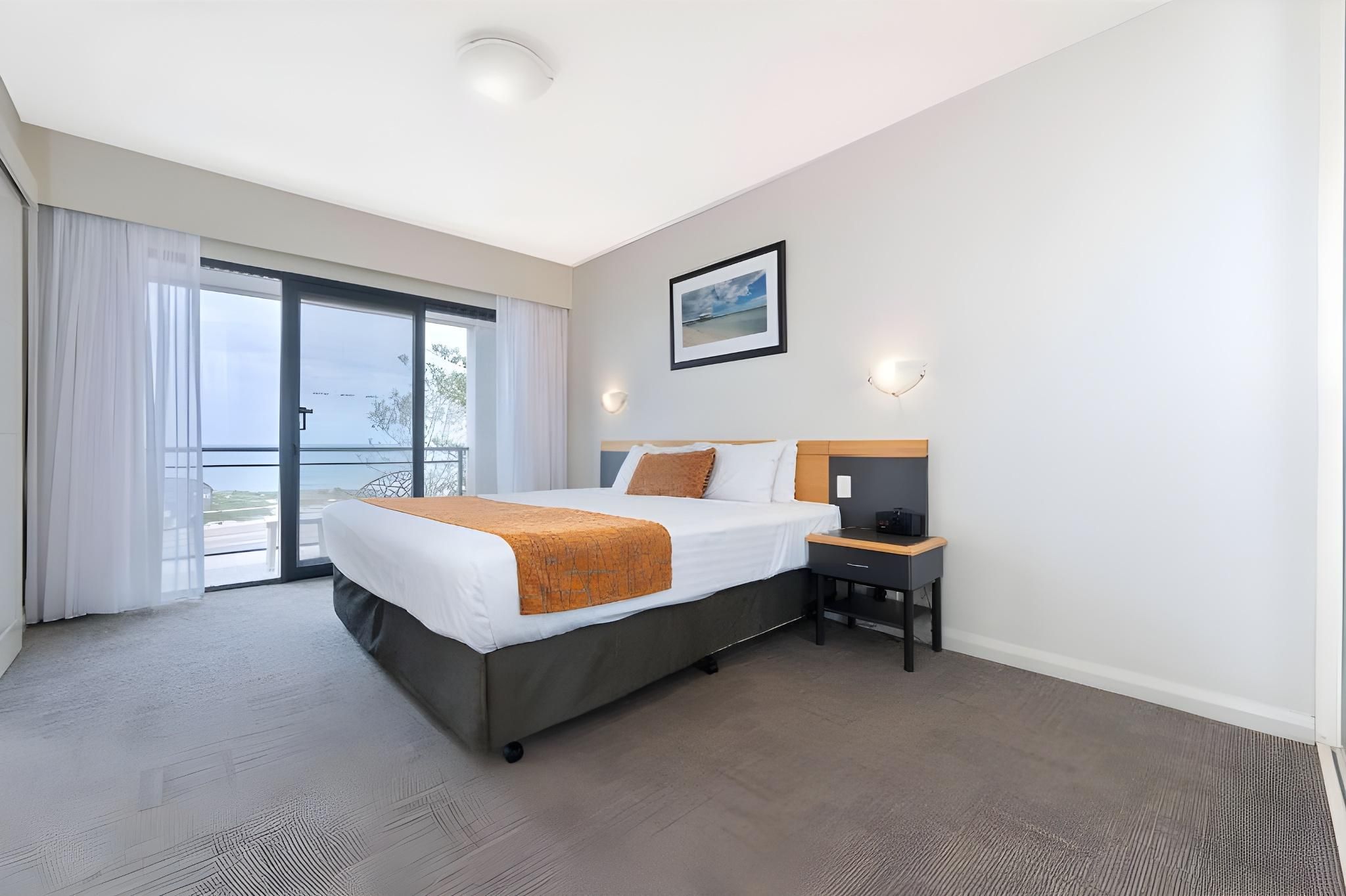 1 King Bed, Suite, Non-Smoking
