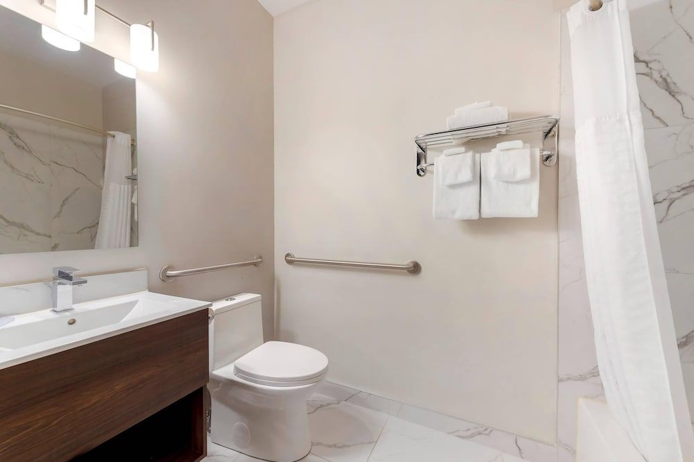 Econo Lodge Standard Room, 1 Queen Bed, Non Smoking 5