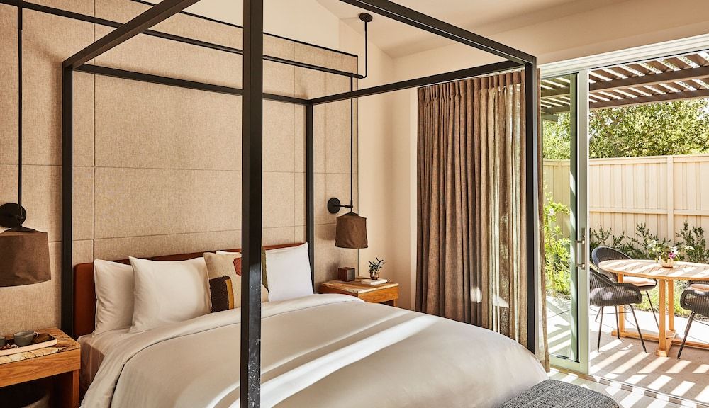 Suite (Orchard)