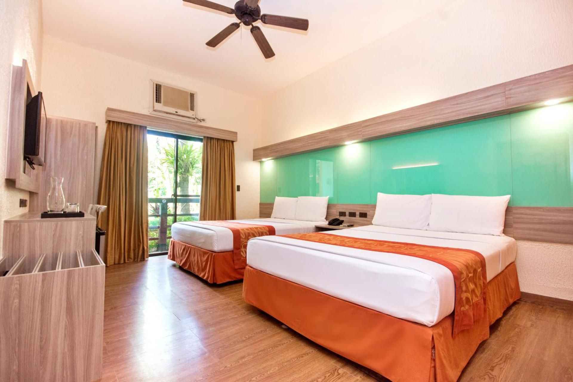 Microtel by Wyndham Boracay 2 Queen Beds, Non-Smoking 2