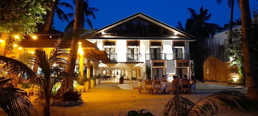 undefined Microtel by Wyndham Boracay 9