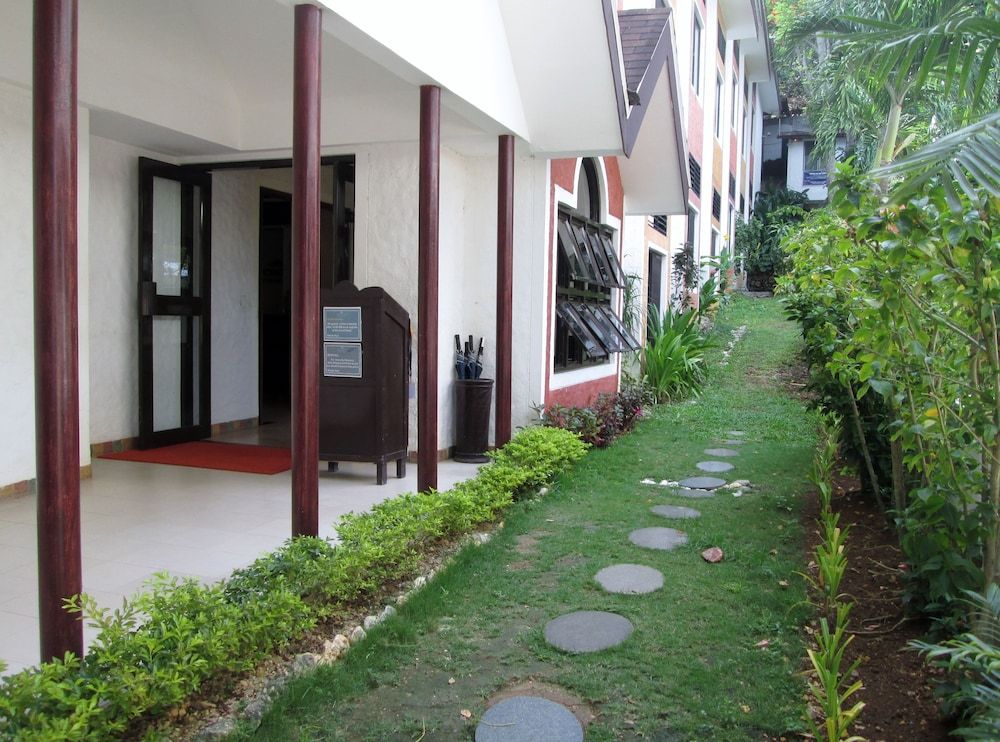 undefined Microtel by Wyndham Boracay 8