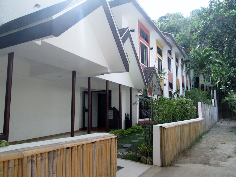 undefined Microtel by Wyndham Boracay 6