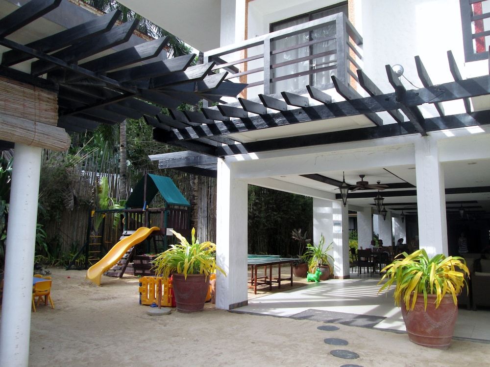 undefined Microtel by Wyndham Boracay 7