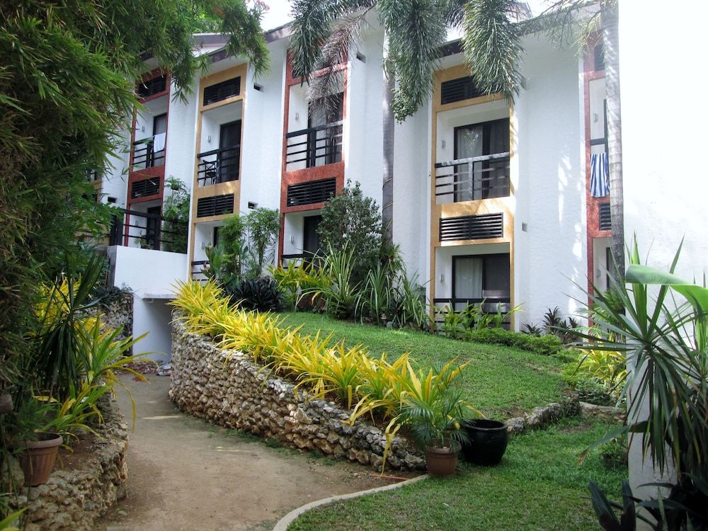 undefined Microtel by Wyndham Boracay 3