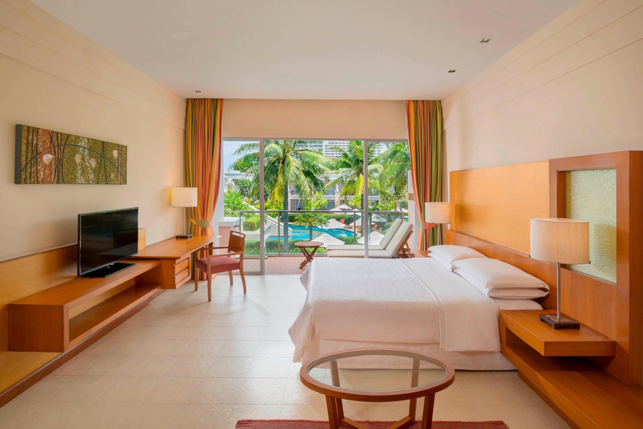 Guest room, 1 King, Sofa bed, Lagoon view, Balcony