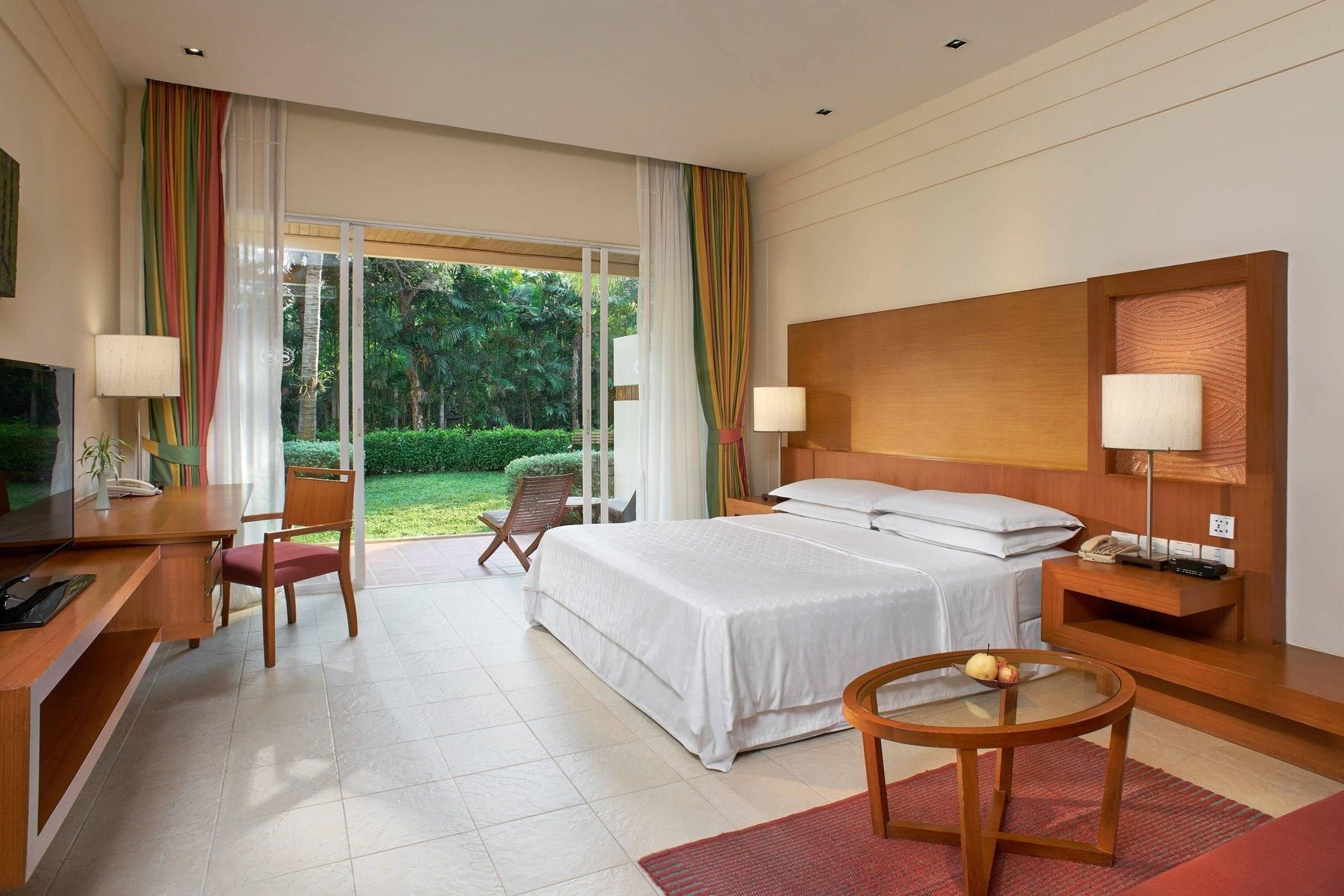 Garden Terrace, Guest room, 1 King, Sofa bed, Garden level