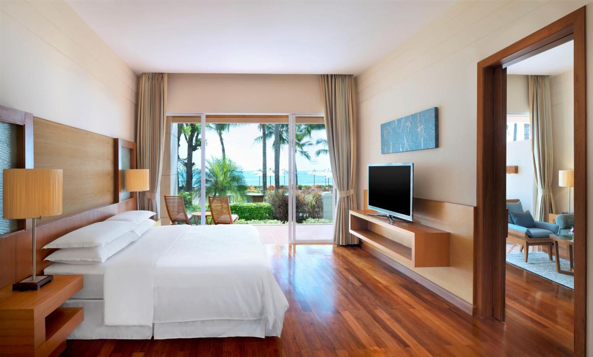 Guest room, 1 King, Sofa bed, Oceanfront view