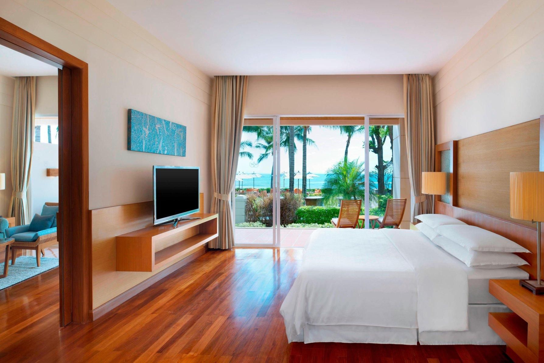 Ocean Suite, 1 Bedroom Suite, 1 King, Sofa bed, Oceanfront, Oceanfront access