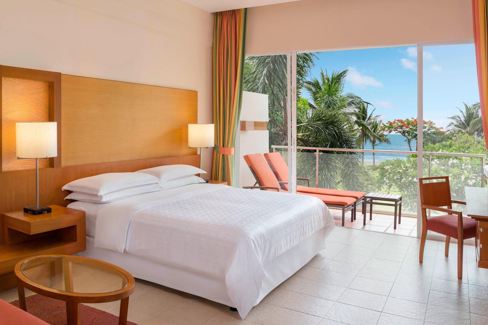 Guest room, 1 King, Sofa bed, Oceanfront view
