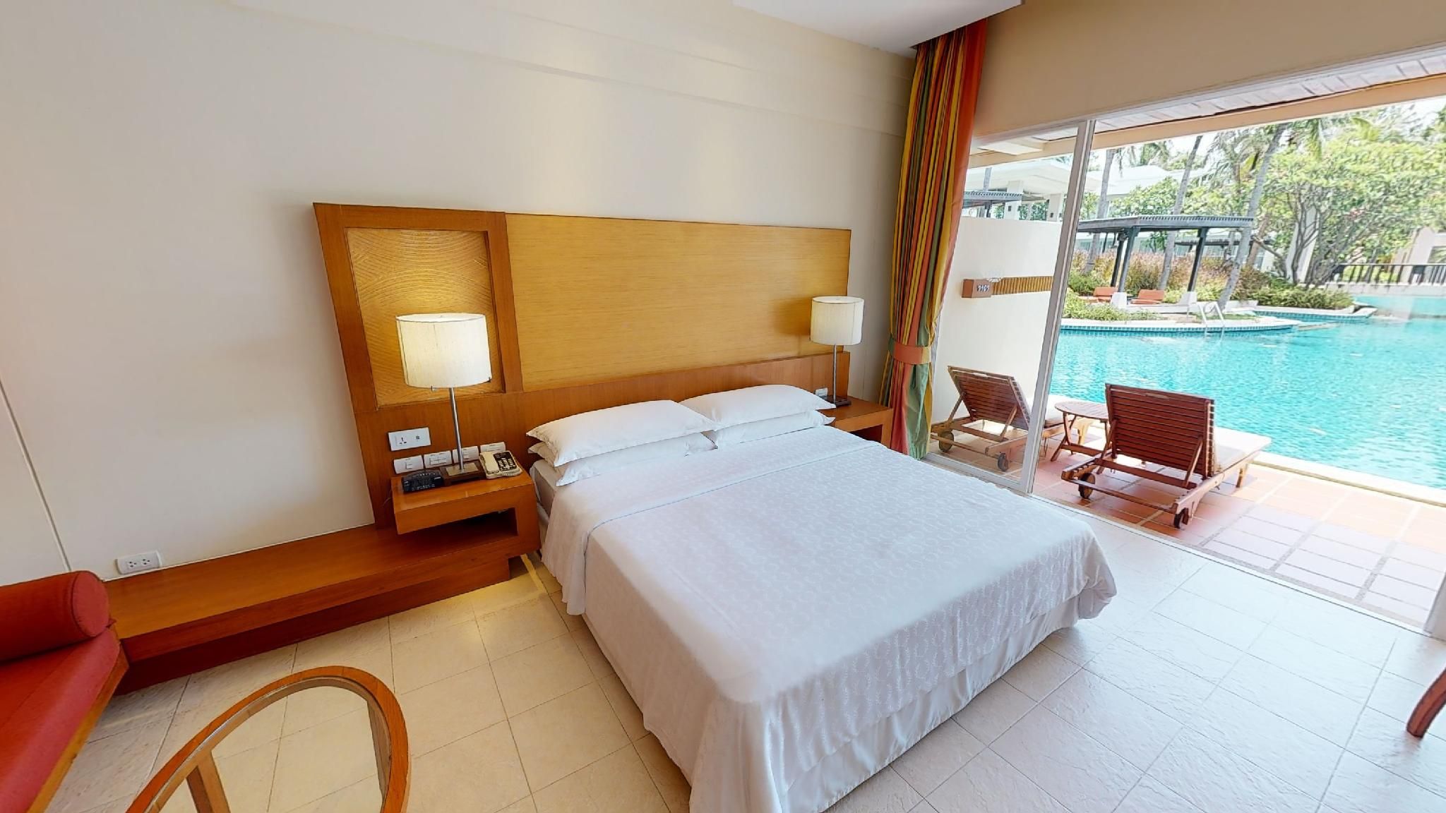 Guest room, 1 King, Sofa bed, Poolside view, Large Lagoon access