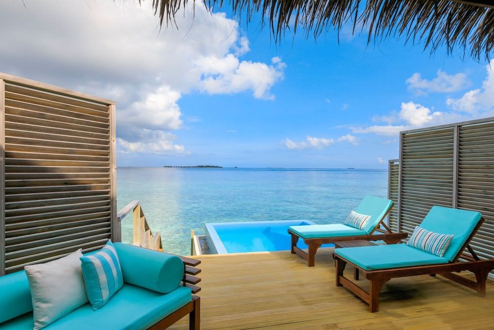 Water Bungalow with Pool