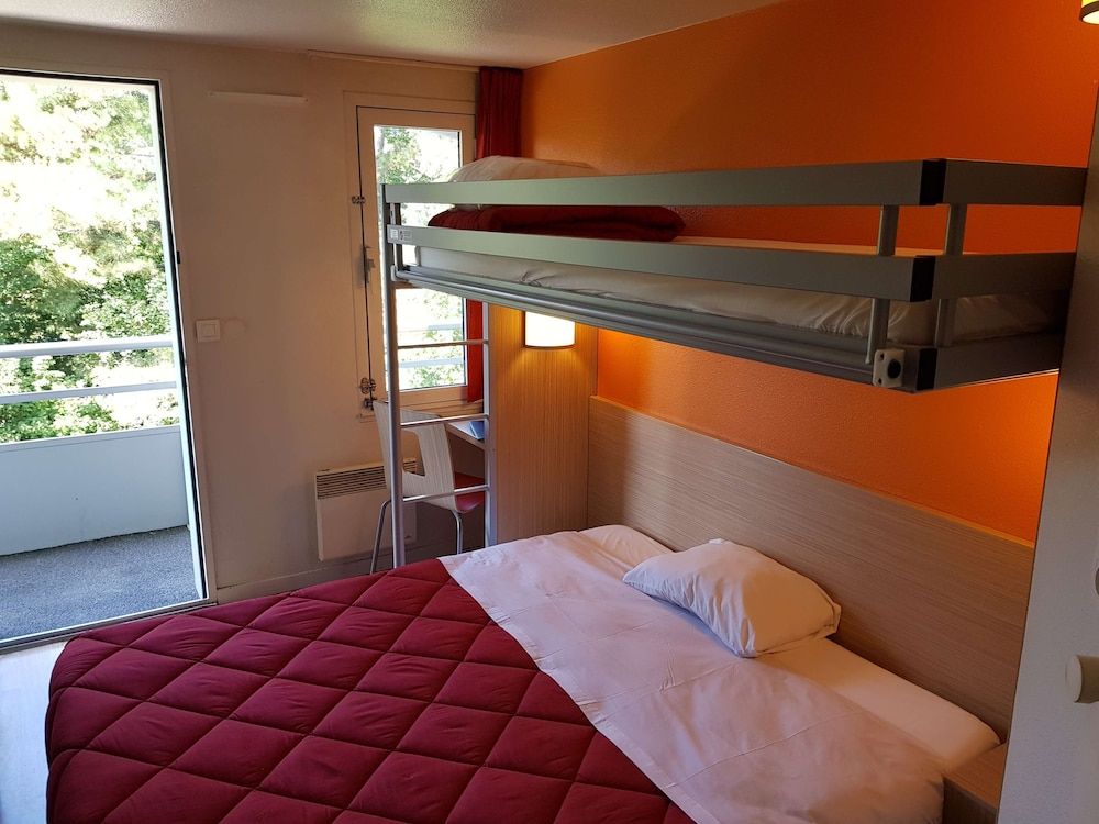 Première Classe Lyon Ouest - Tassin Standard Room, Multiple Beds (1 Double and 1 Single bed) 2