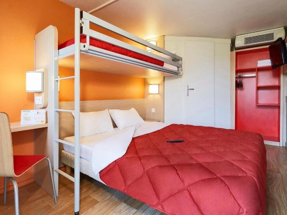Première Classe Lyon Ouest - Tassin Standard Room, Multiple Beds (1 Double and 1 Single bed) 3