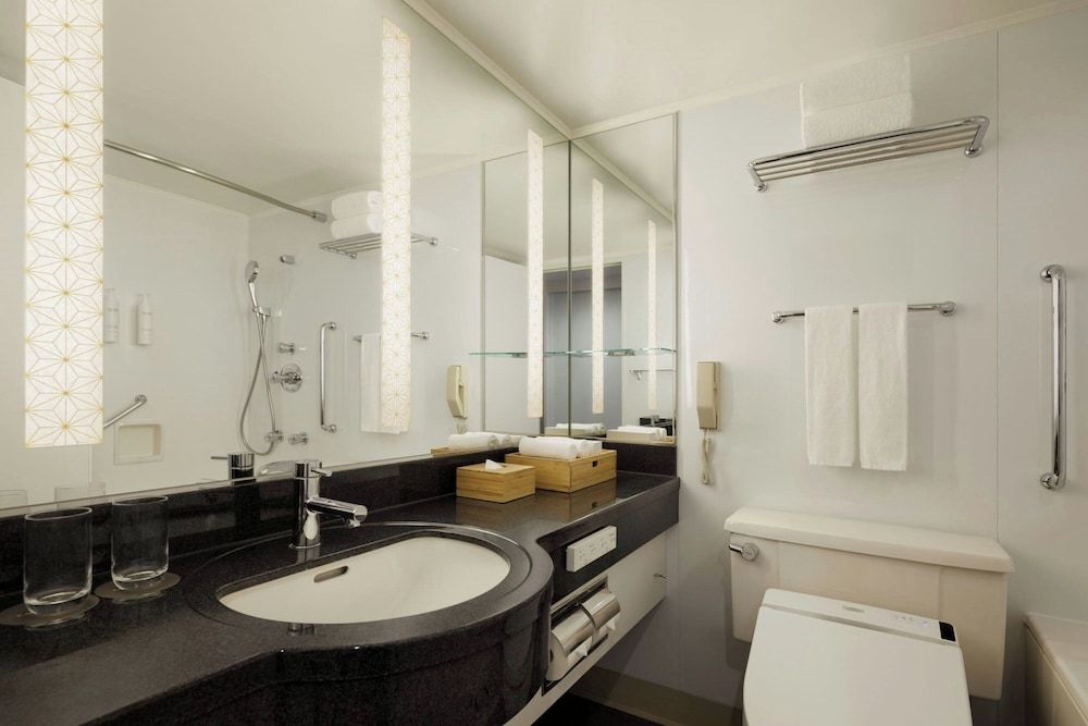 Courtyard by Marriott Tokyo Ginza Hotel Room, 1 King Bed 10