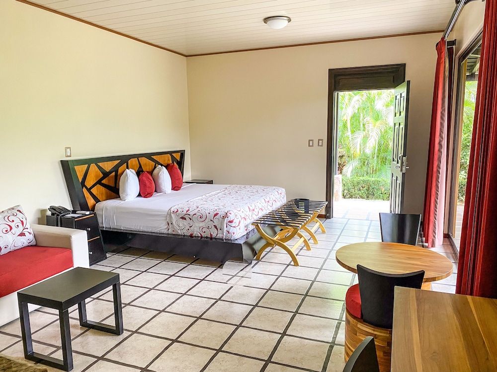 Junior Suite, 1 King Bed (Superior)