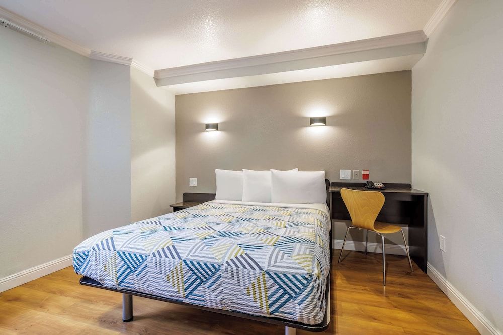 Standard Room, 1 Queen Bed, Accessible, Non Smoking