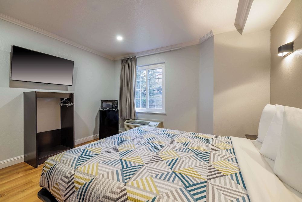 Standard Room, 1 Queen Bed, Accessible, Non Smoking