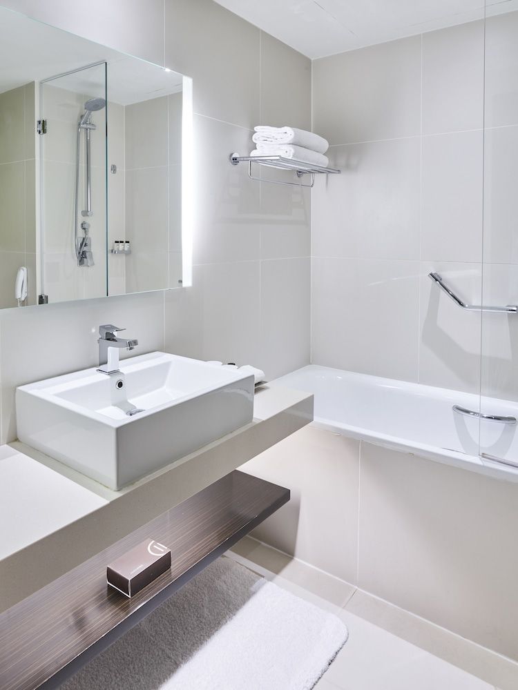 Pullman Dubai Creek City Centre Superior Room, 1 King Bed 3