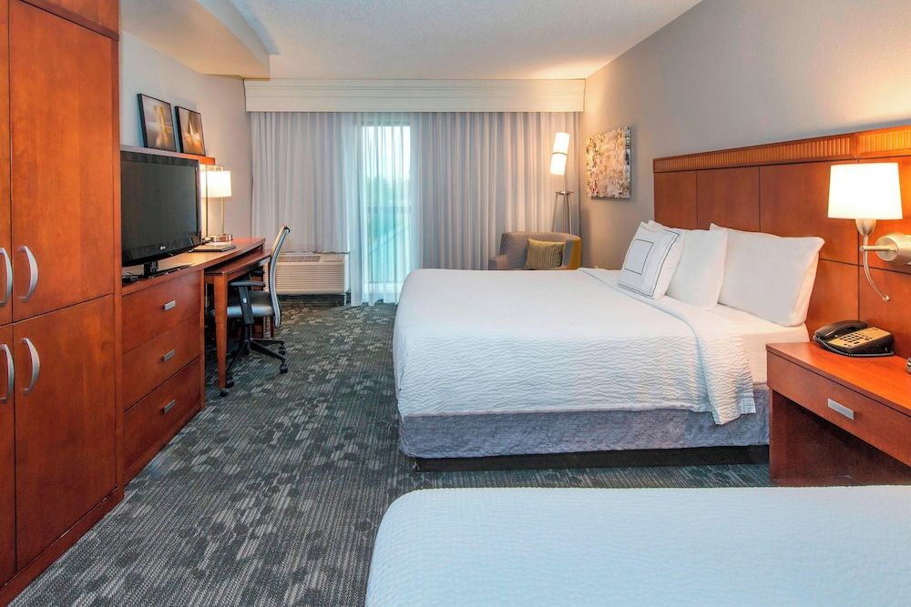 Room, 2 Queen Beds (Mobility/Hearing Accessible, Tub)