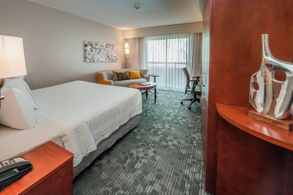 Room, 1 King Bed with Sofa bed (Mobility/Hearing Accessible, Tub)