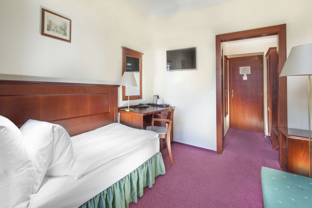 undefined Hotel Lunik 2