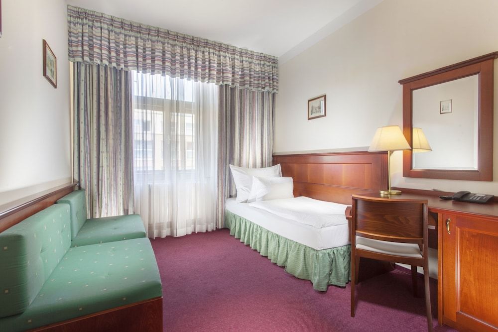 undefined Hotel Lunik 5