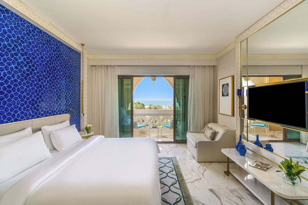 Deluxe Room, 1 King Bed, Sea View