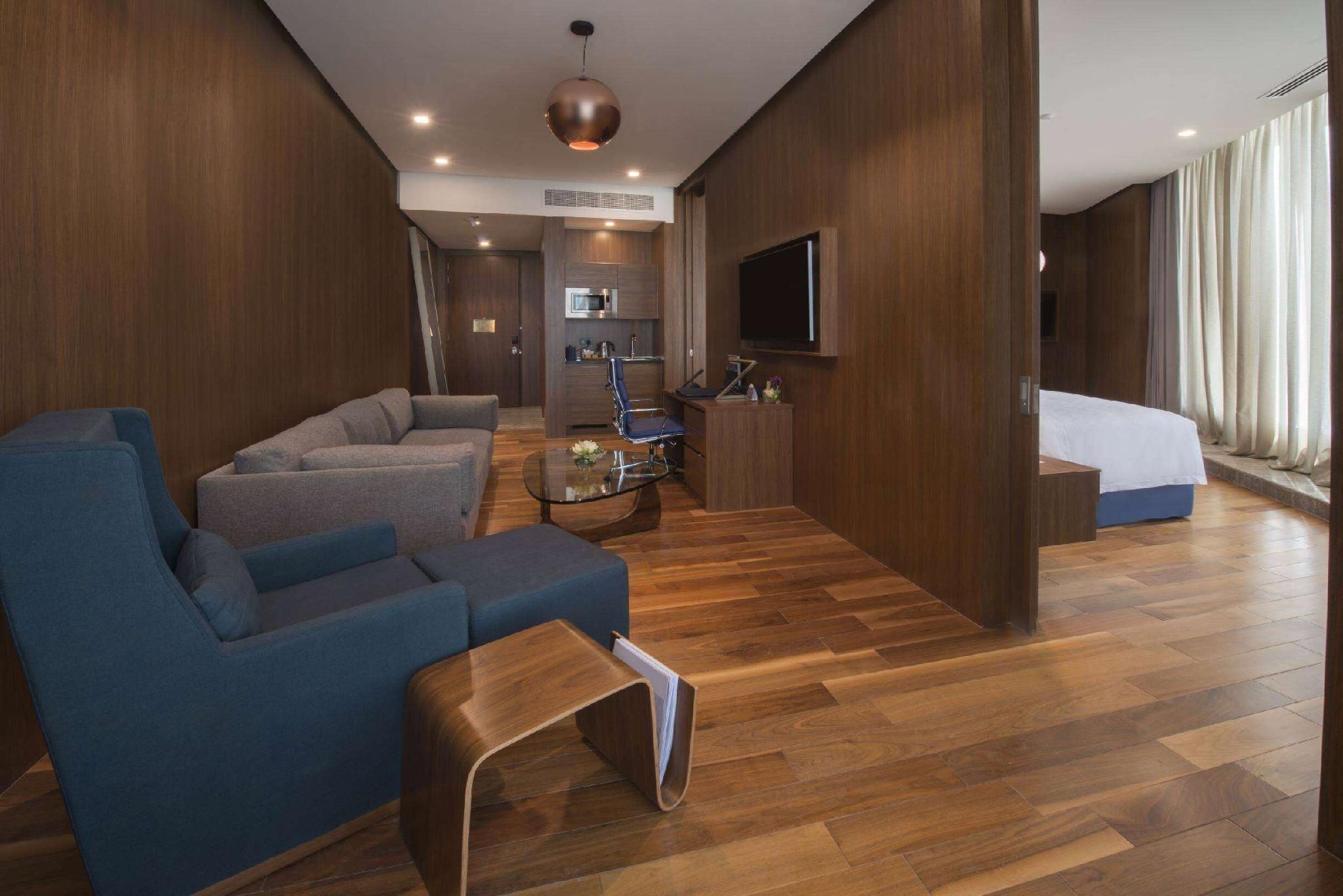 King 1 Bedroom Suite Non Smoking