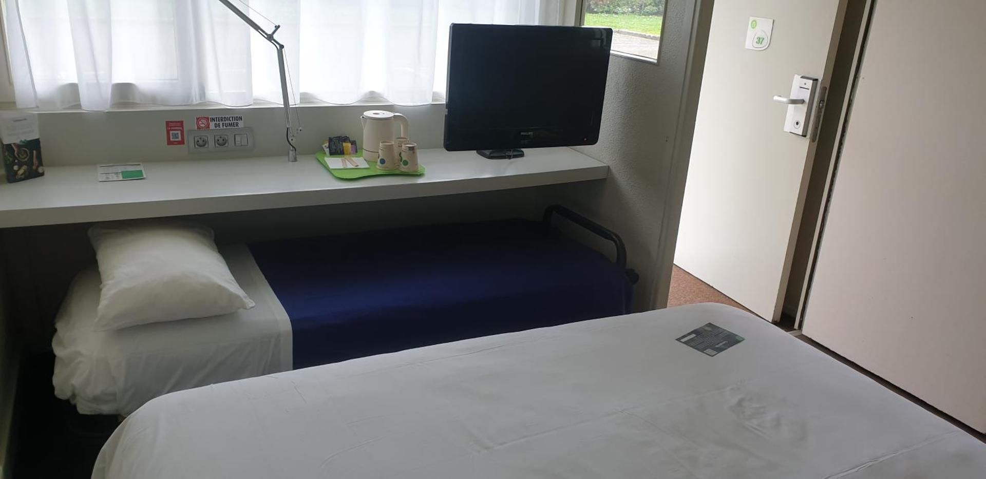 Standard Double Room with One Single Bed - Up to Ten Years