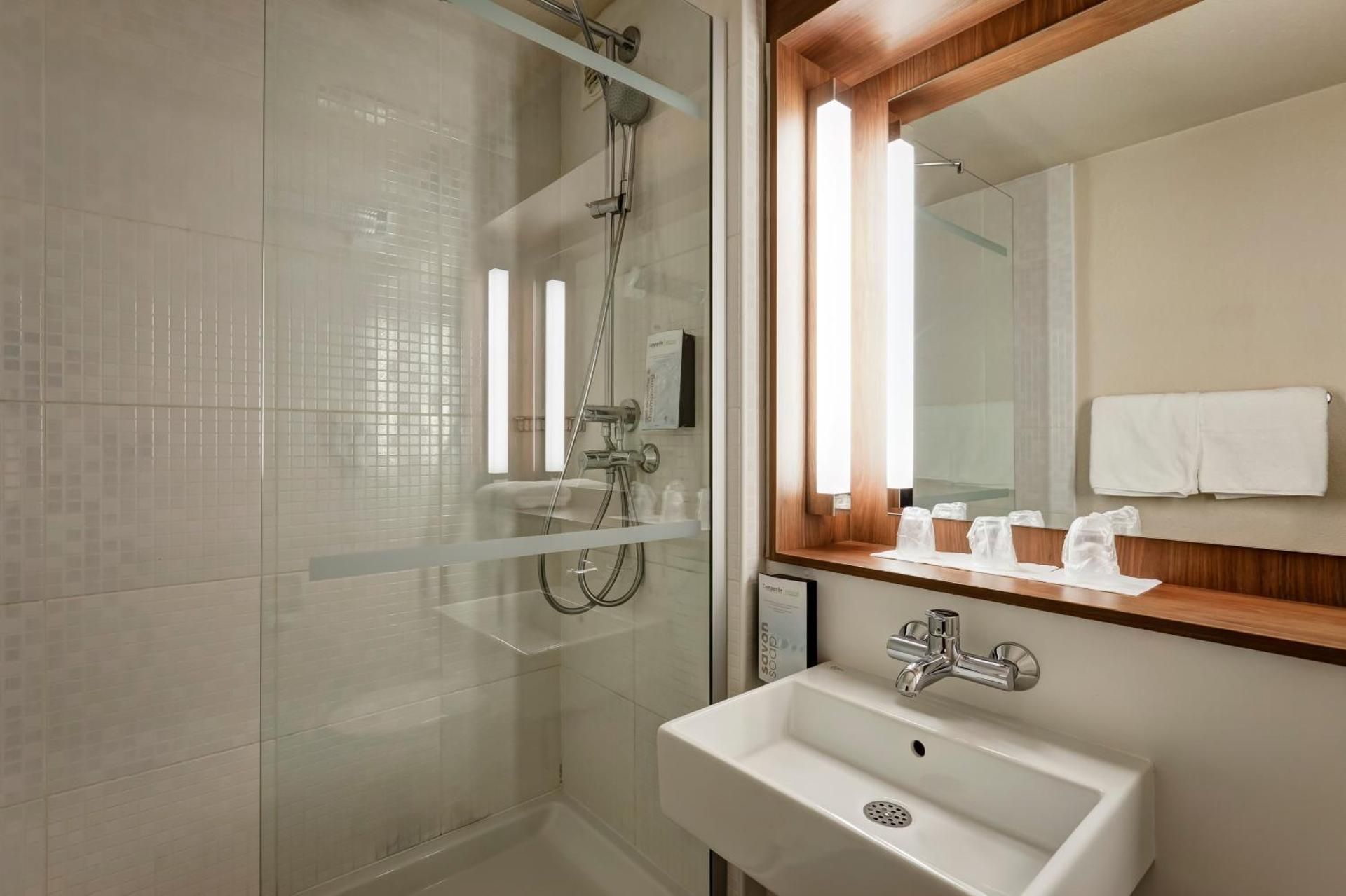 Standard Double Room with One Single Bed - Up to Ten Years