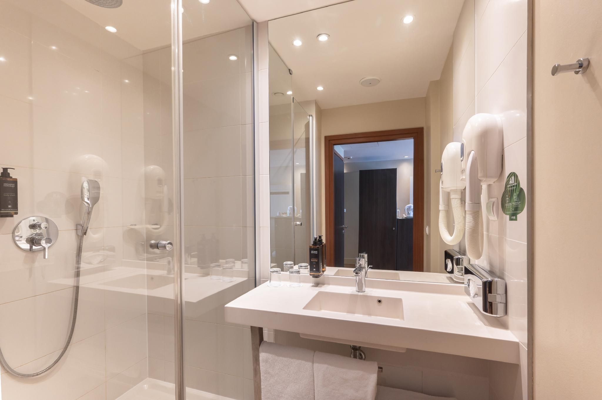 Superior double room with two single beds and extra bed for child