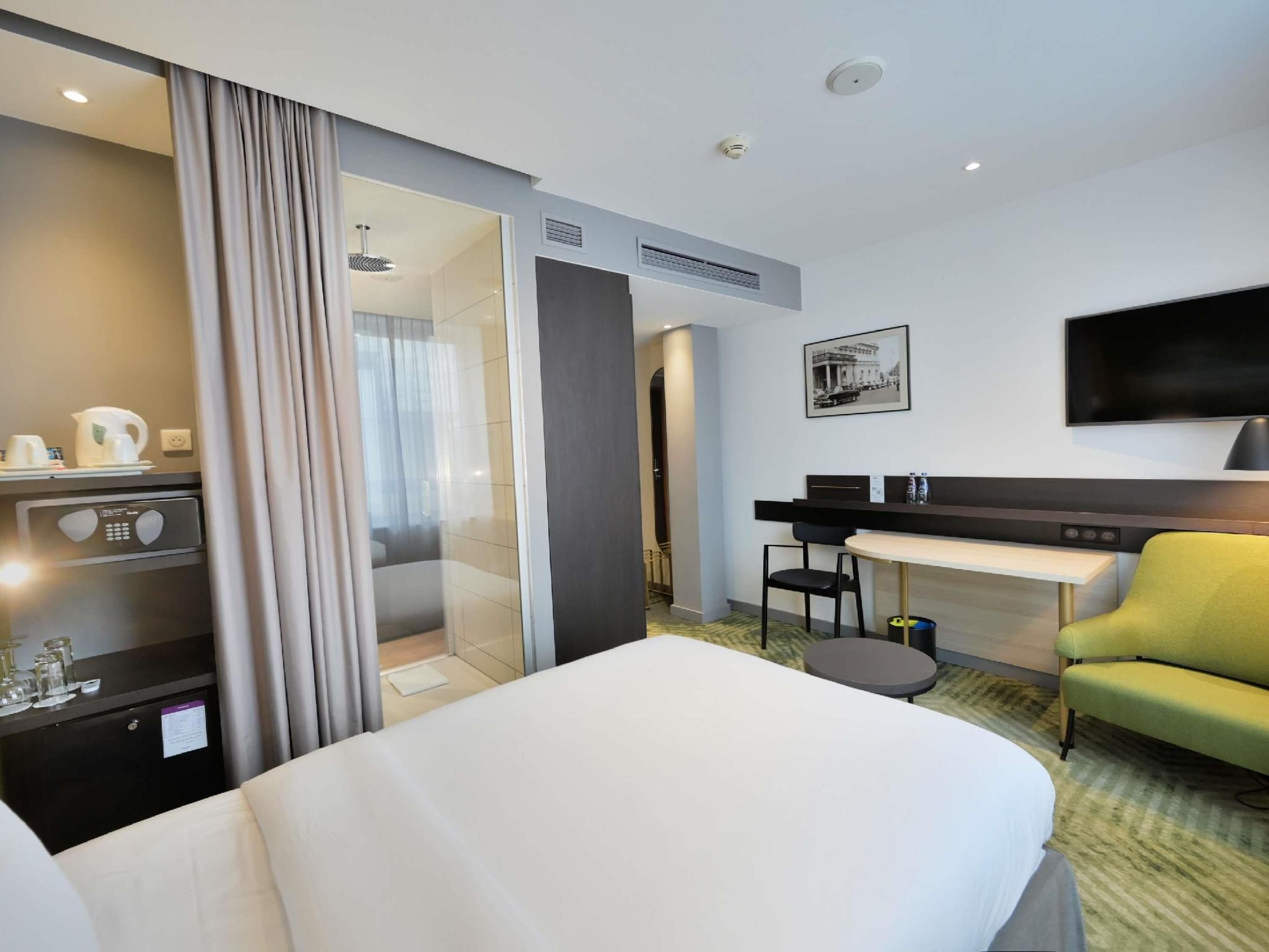 Mercure Warszawa Grand Hotel Classic Room With A Bed of 140 cm of Width 2