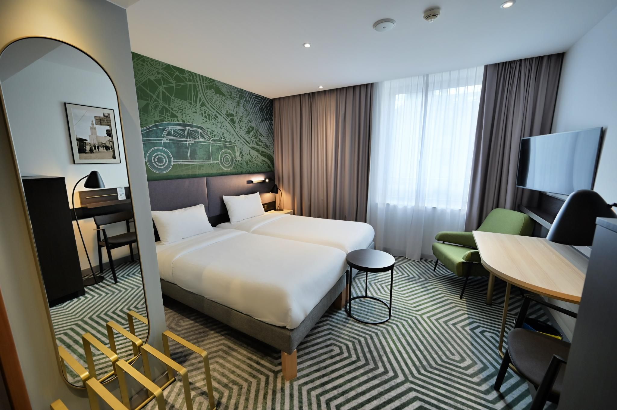 Classic double room with two single beds City side