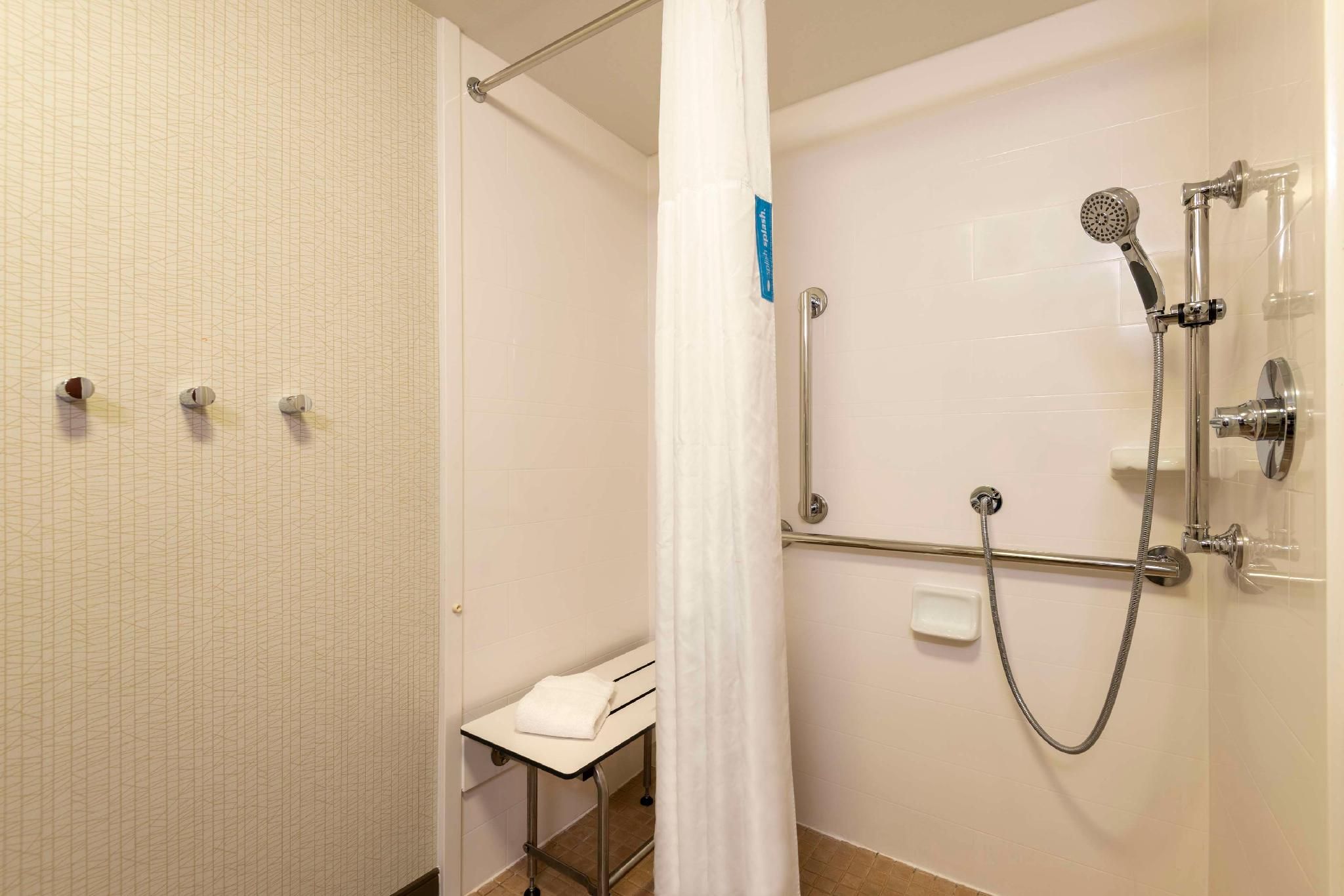 1 Kg Mobility/Hearing Access Ri Shwr Studio Ns