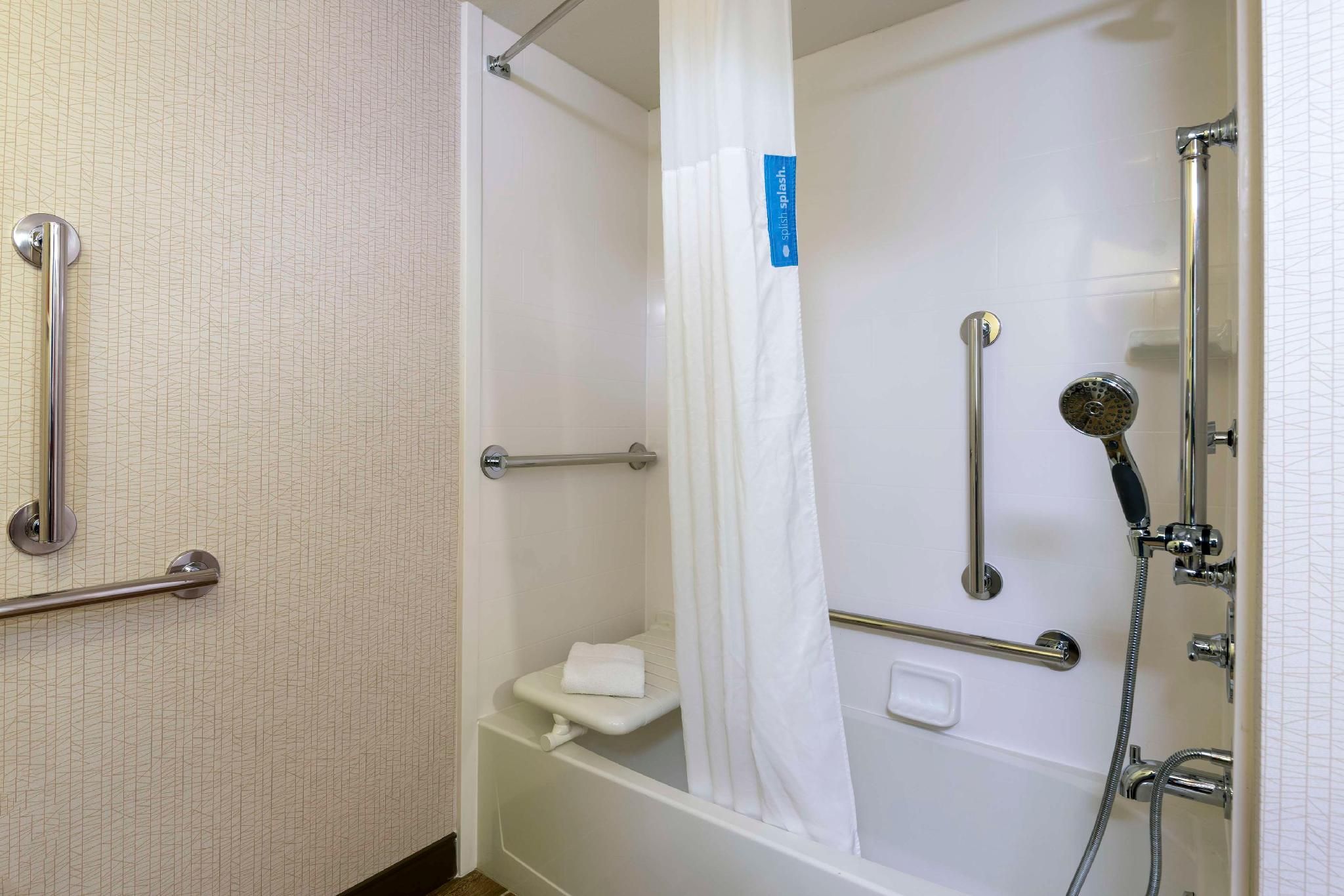 1 KING MOBILITY/HEARING ACCESS W/TUB NONSMOK